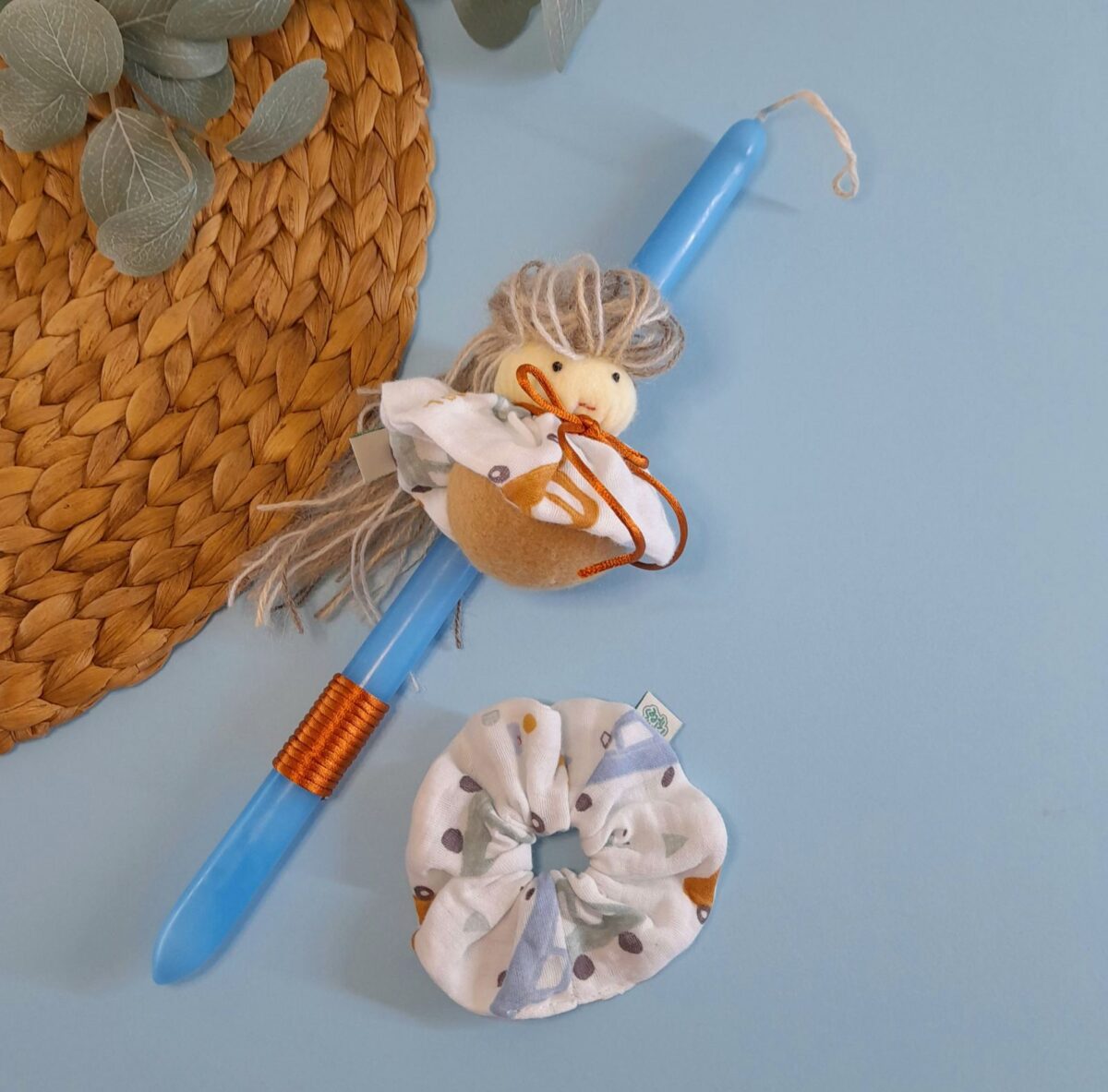 Πασχαλινή λαμπάδα με mini scrunchie “Cars”