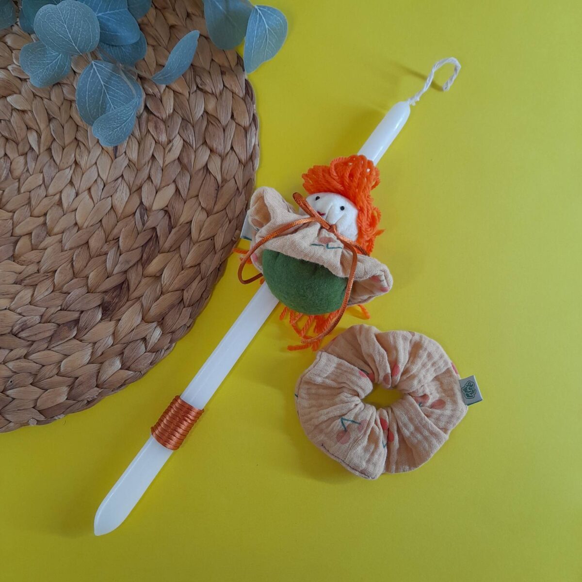 Πασχαλινή λαμπάδα με mini scrunchie "Cherries"