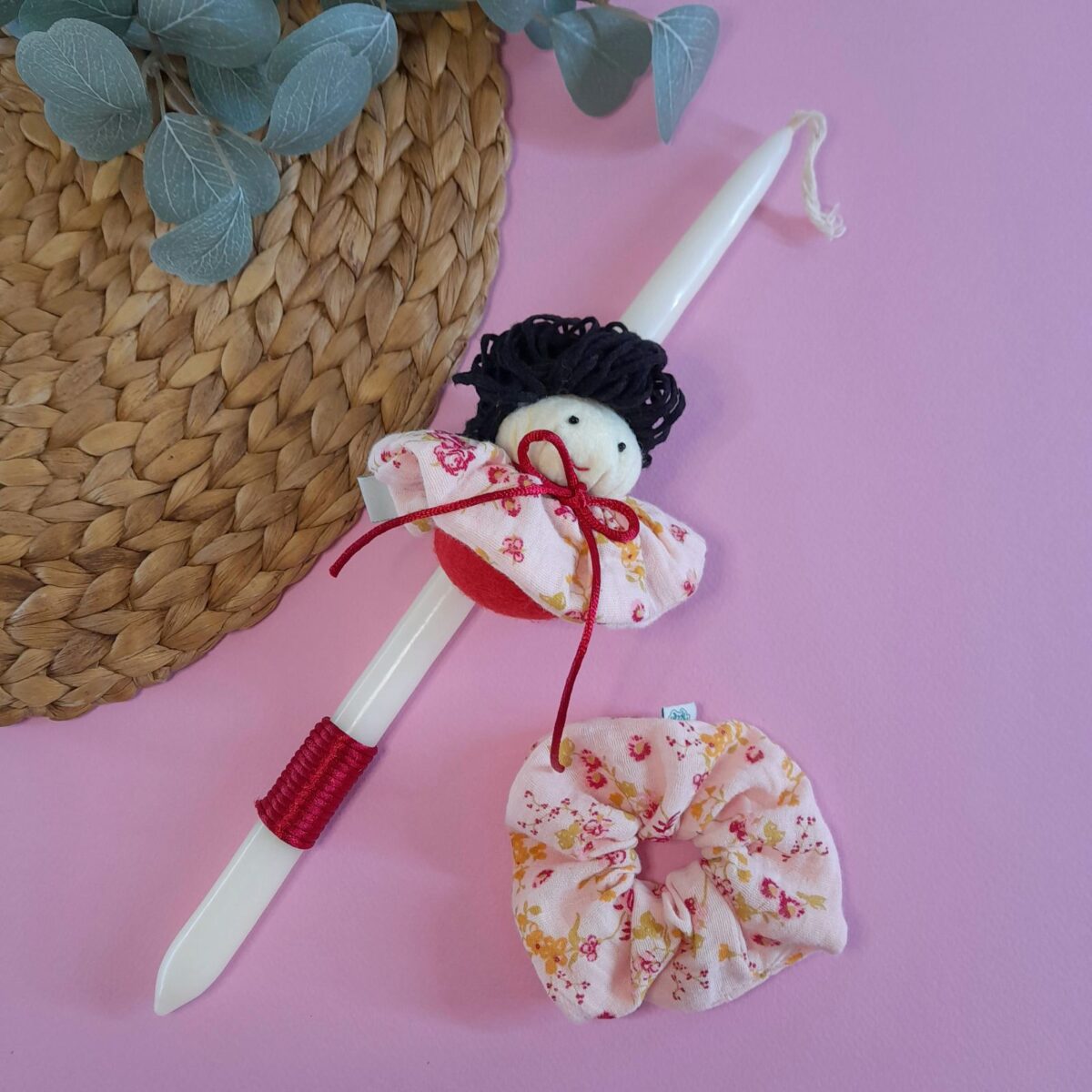Πασχαλινή λαμπάδα με mini scrunchie "Roses"