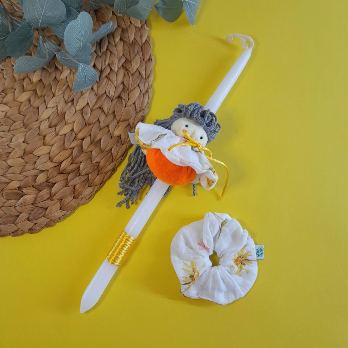 Πασχαλινή λαμπάδα με mini scrunchie "Sunflowers"