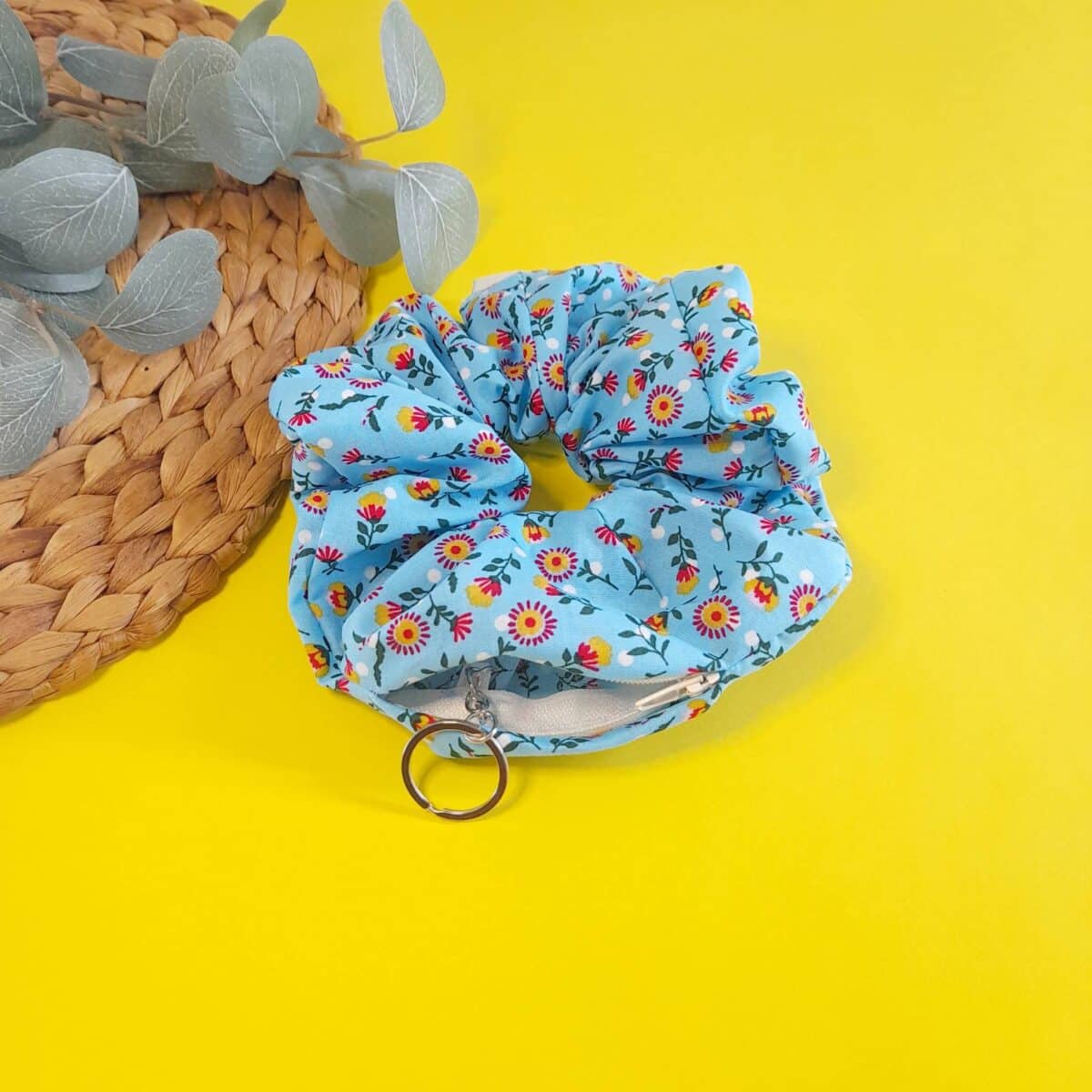 Maxi scrunchie πορτοφόλι-μπρελόκ "Sky Flowers"